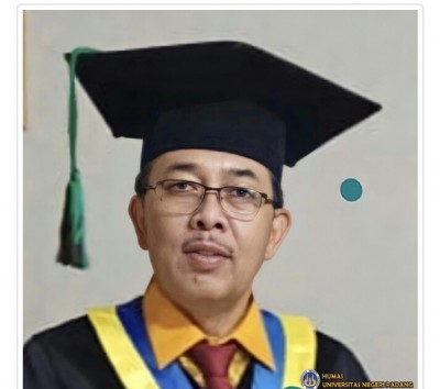 Prof. Dr. Indang Dewata, M.Si